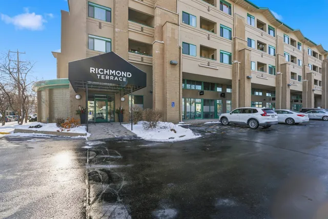$259,900 | 400 North Richmond Street, Unit 323, Appleton, WI 54911