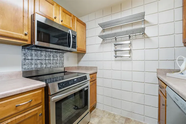 $259,900 | 400 North Richmond Street, Unit 323, Appleton, WI 54911