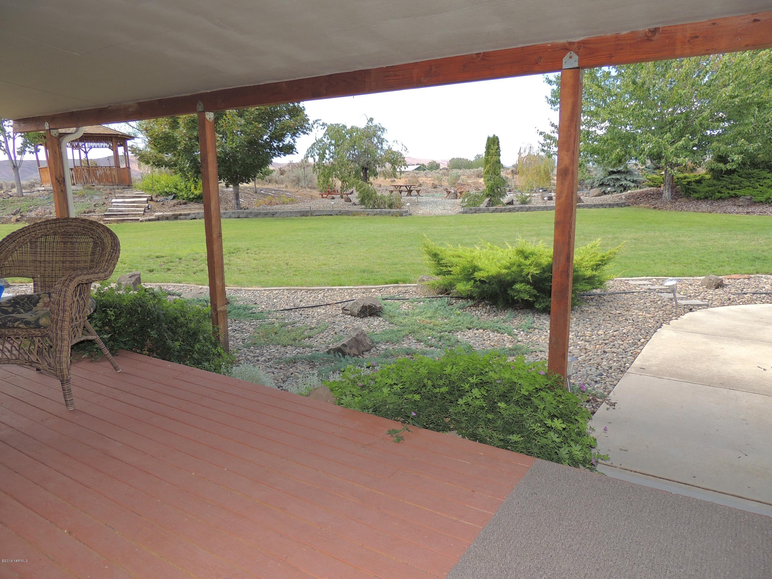 270 Red Tail Road Yakima, WA 98908 - Photo 11 of 69 a view of a porch with a yard