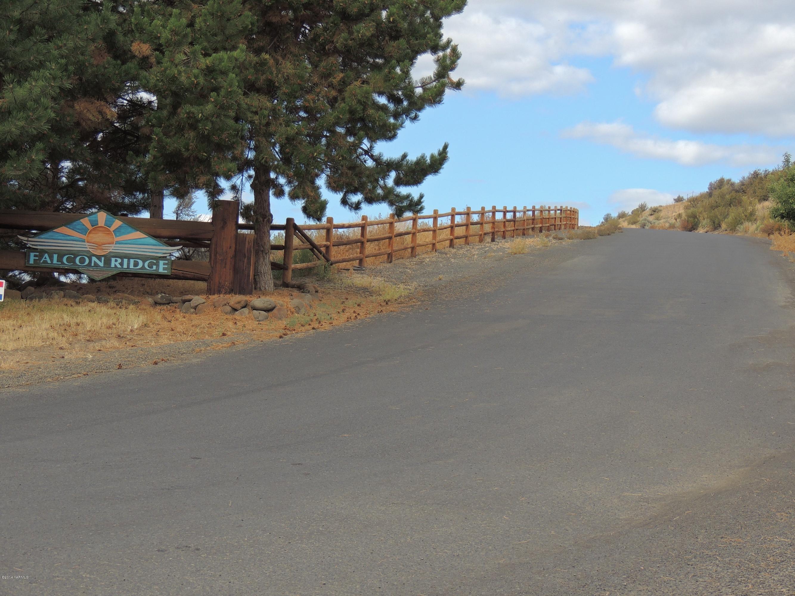 270 Red Tail Road Yakima, WA 98908 - Photo 17 of 69 a view of outdoor space with city view