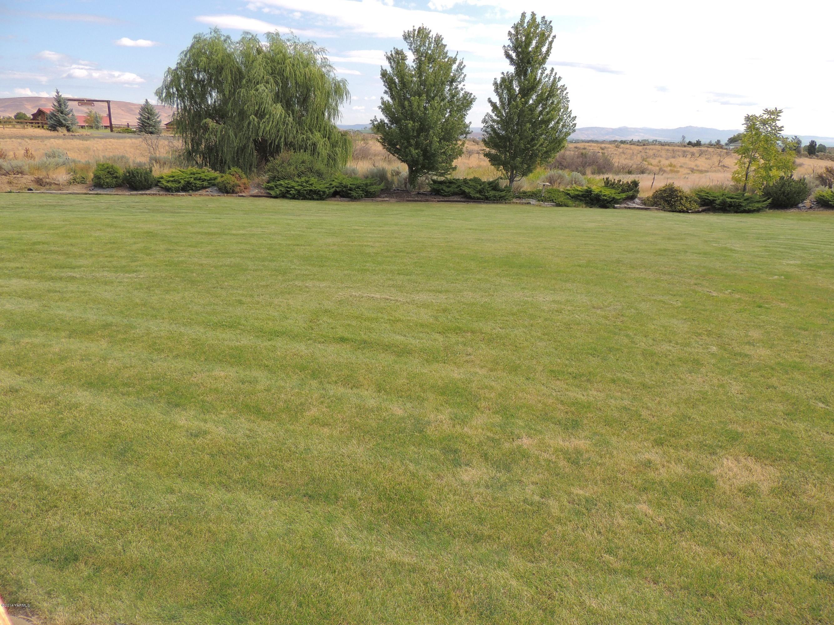 270 Red Tail Road Yakima, WA 98908 - Photo 19 of 69 a view of an ocean and beach