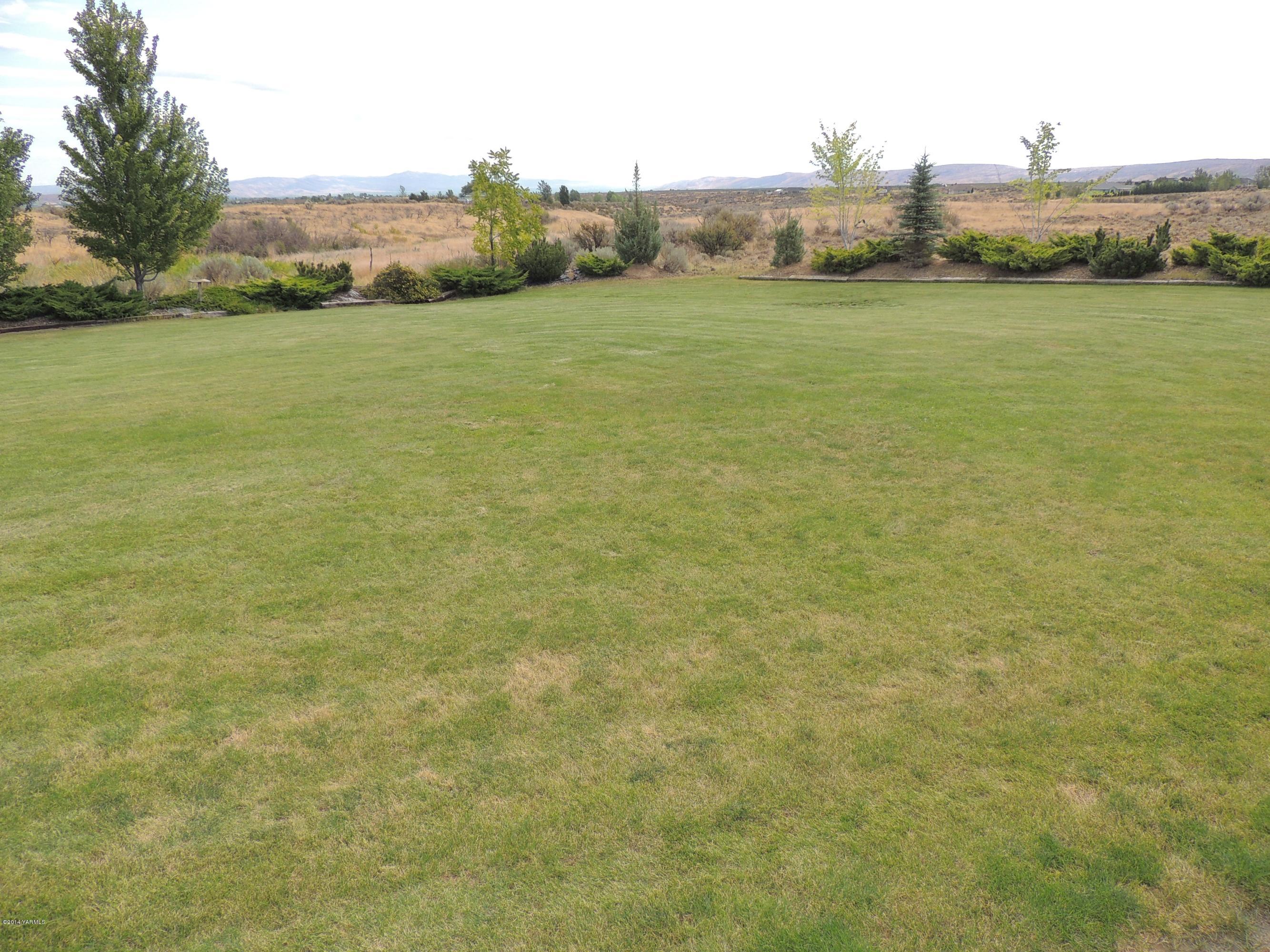 270 Red Tail Road Yakima, WA 98908 - Photo 20 of 69 a view of an ocean and beach
