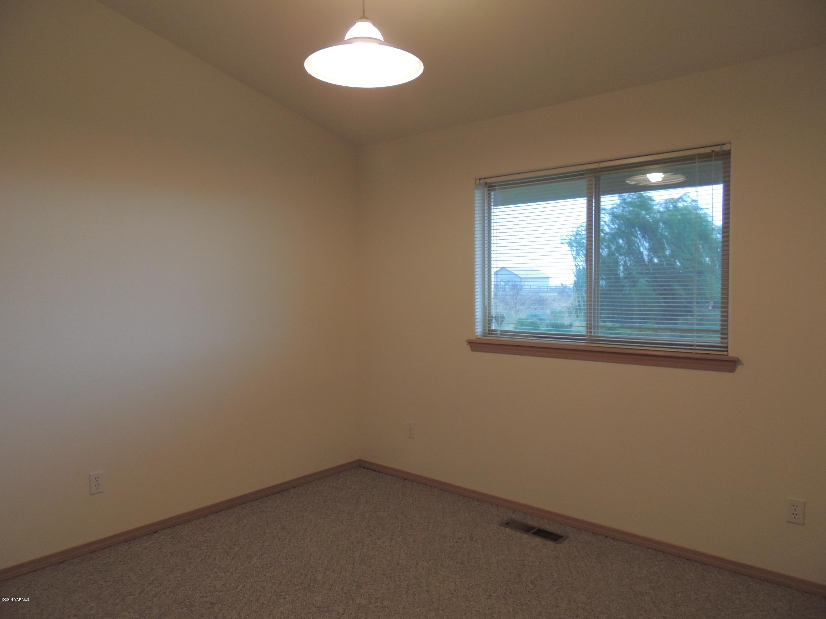 270 Red Tail Road Yakima, WA 98908 - Photo 3 of 69 2nd BR