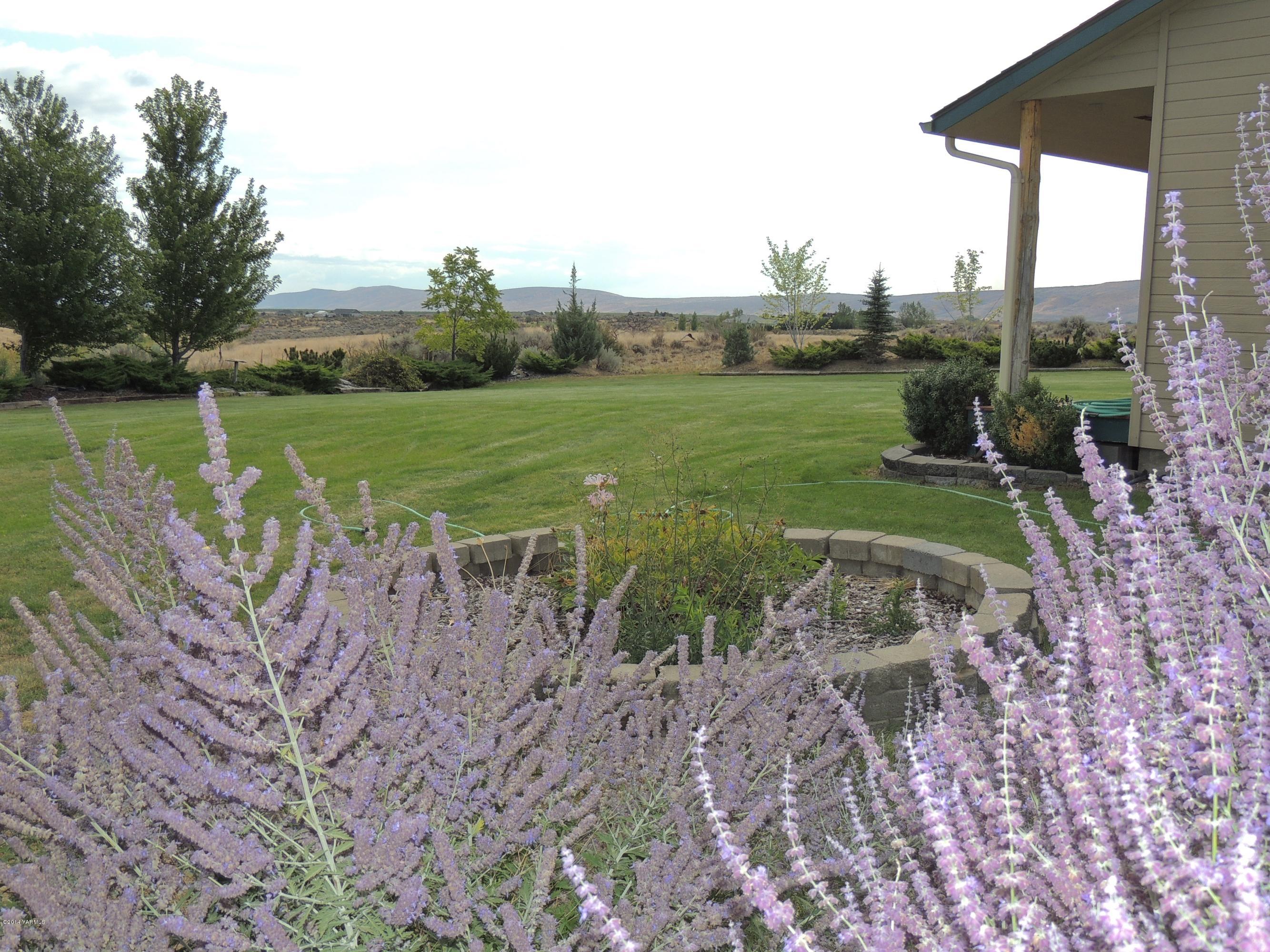 270 Red Tail Road Yakima, WA 98908 - Photo 23 of 69 a view of a golf course with a lake