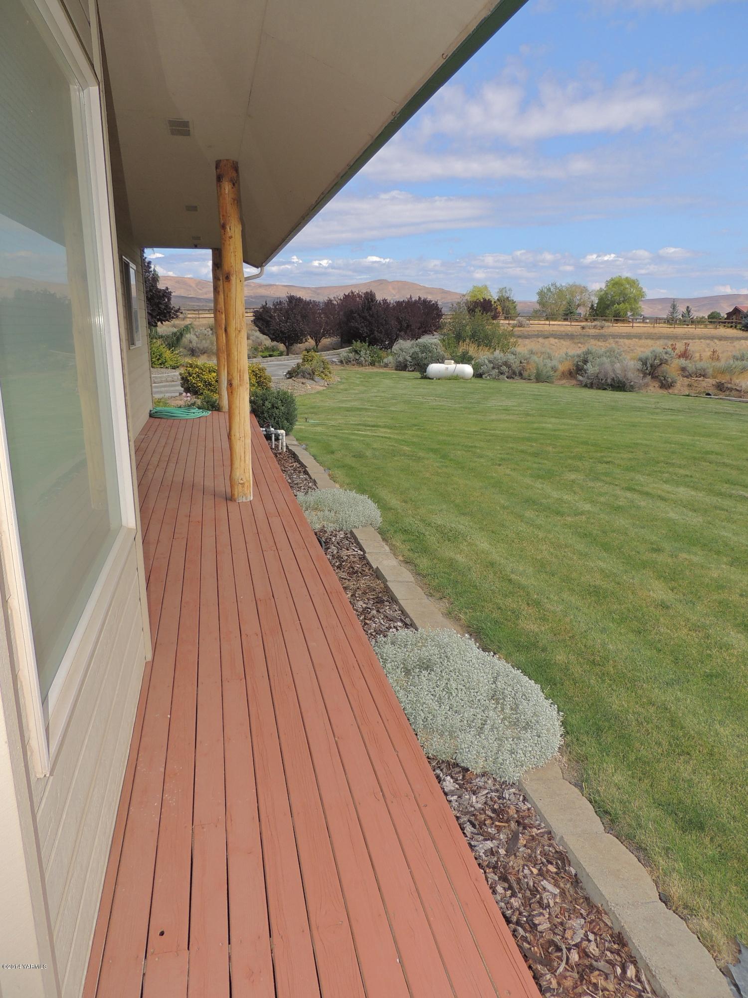 270 Red Tail Road Yakima, WA 98908 - Photo 30 of 69 a view of balcony with wooden floor and city view