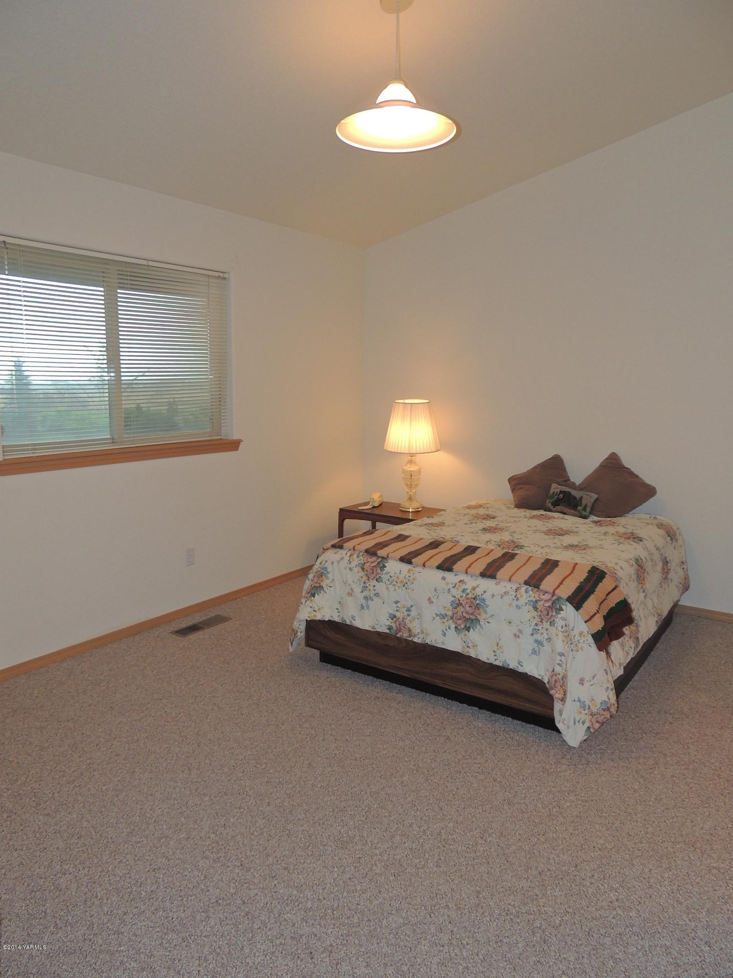 270 Red Tail Road Yakima, WA 98908 - Photo 43 of 69 a bedroom with a bed and a window