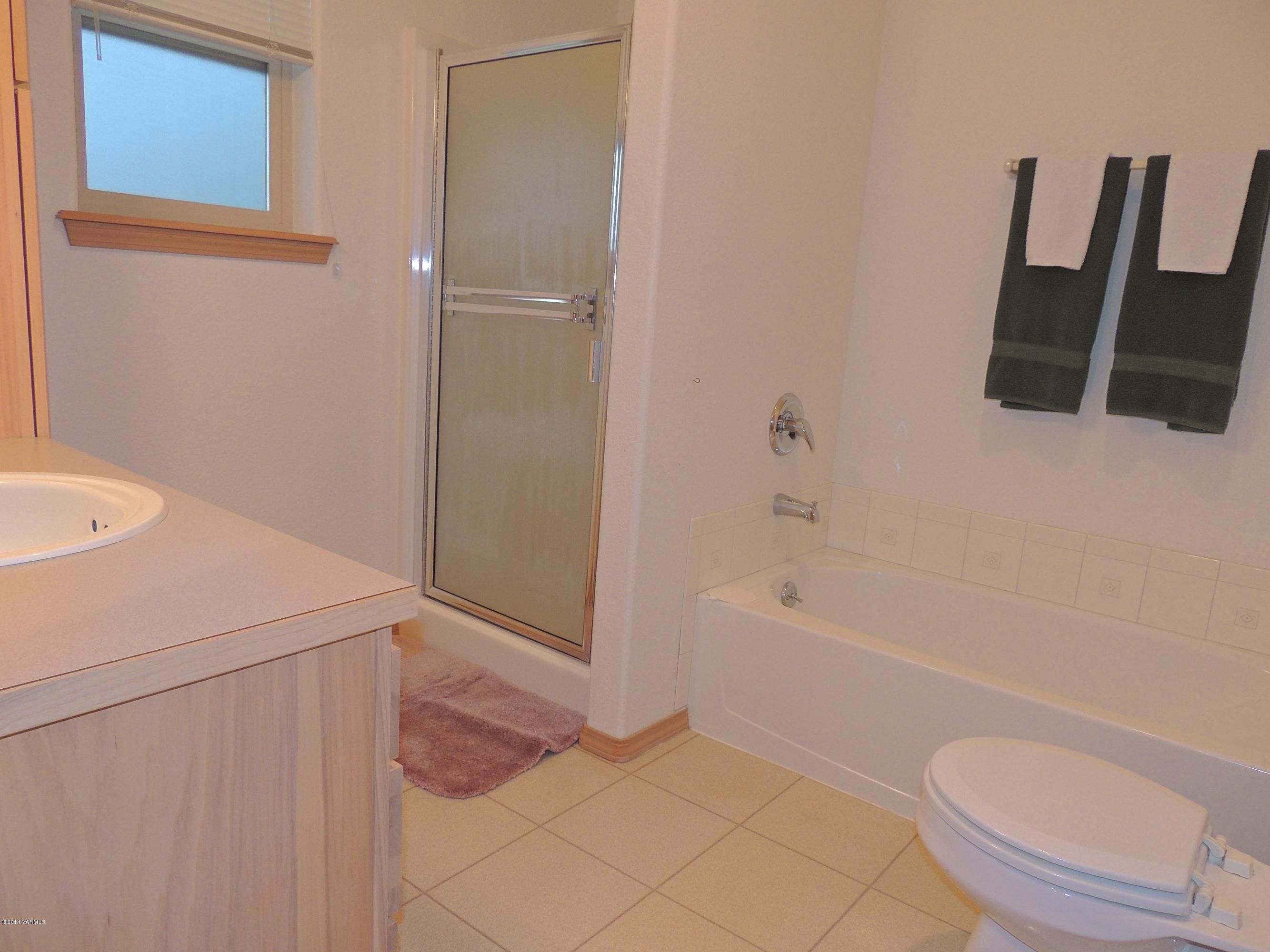270 Red Tail Road Yakima, WA 98908 - Photo 47 of 69 a bathroom with a sink a toilet and shower
