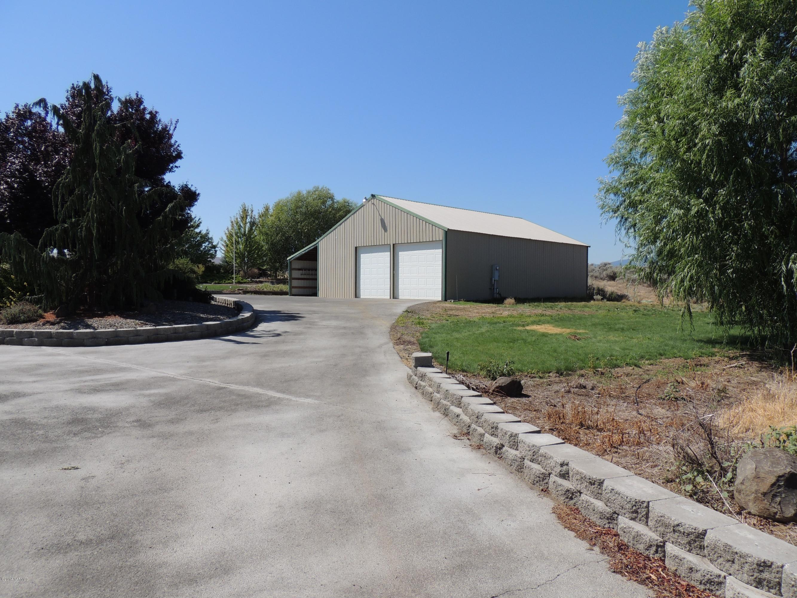 270 Red Tail Road Yakima, WA 98908 - Photo 48 of 69 a view of a house with backyard and trees
