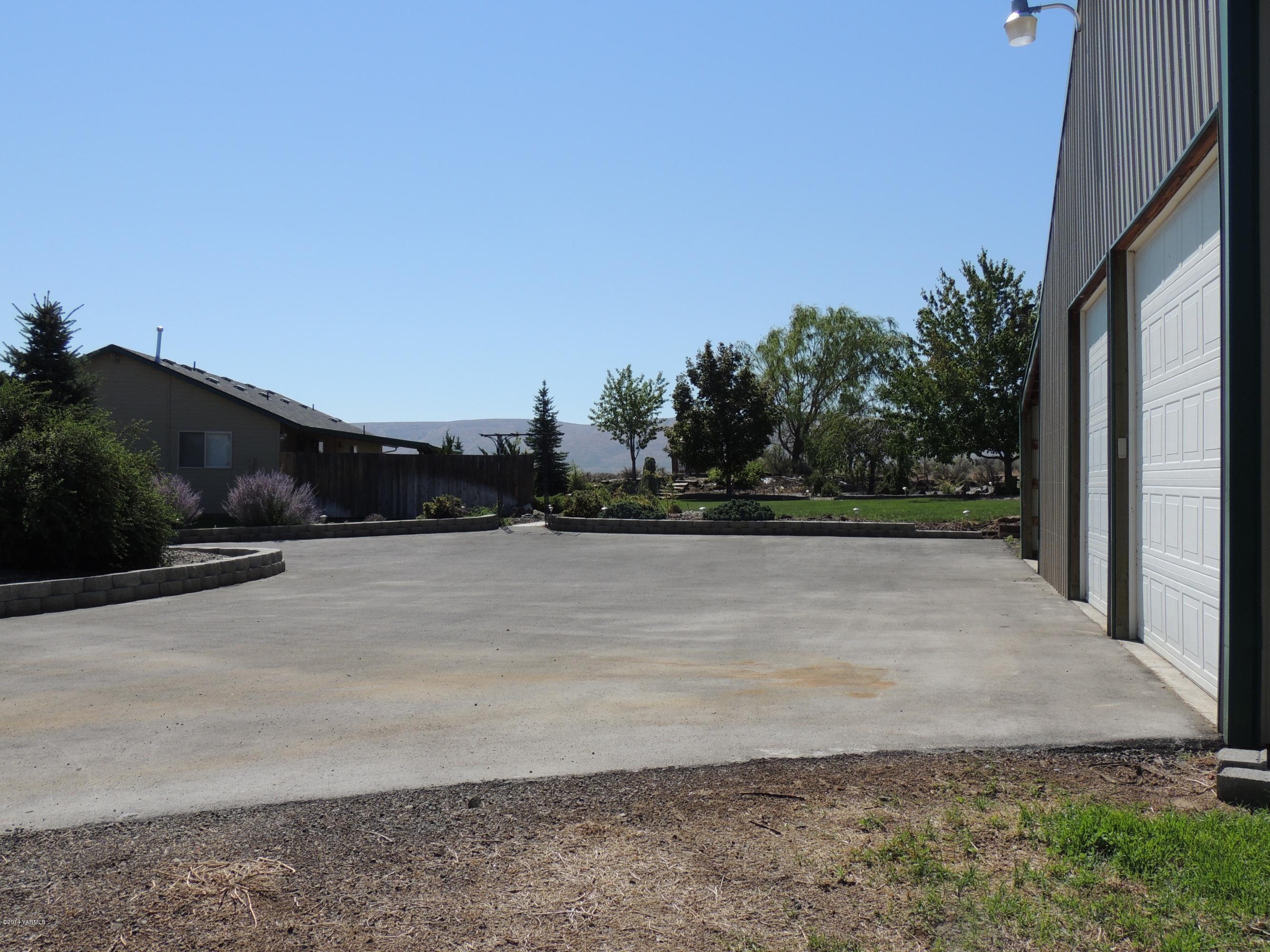 270 Red Tail Road Yakima, WA 98908 - Photo 50 of 69 270 Redtail ourside and shop pics (5)