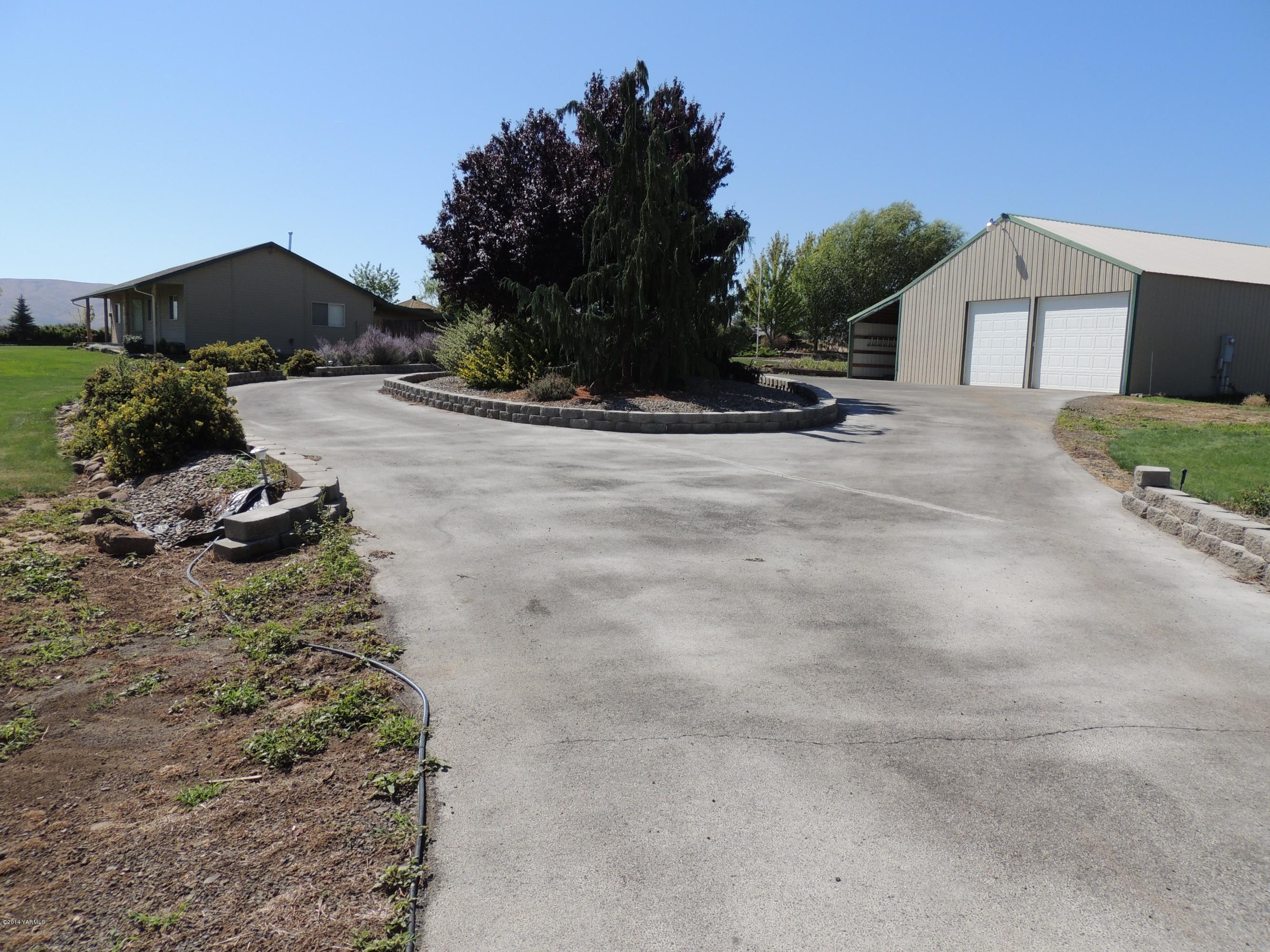 270 Red Tail Road Yakima, WA 98908 - Photo 52 of 69 270 Redtail ourside and shop pics (7)