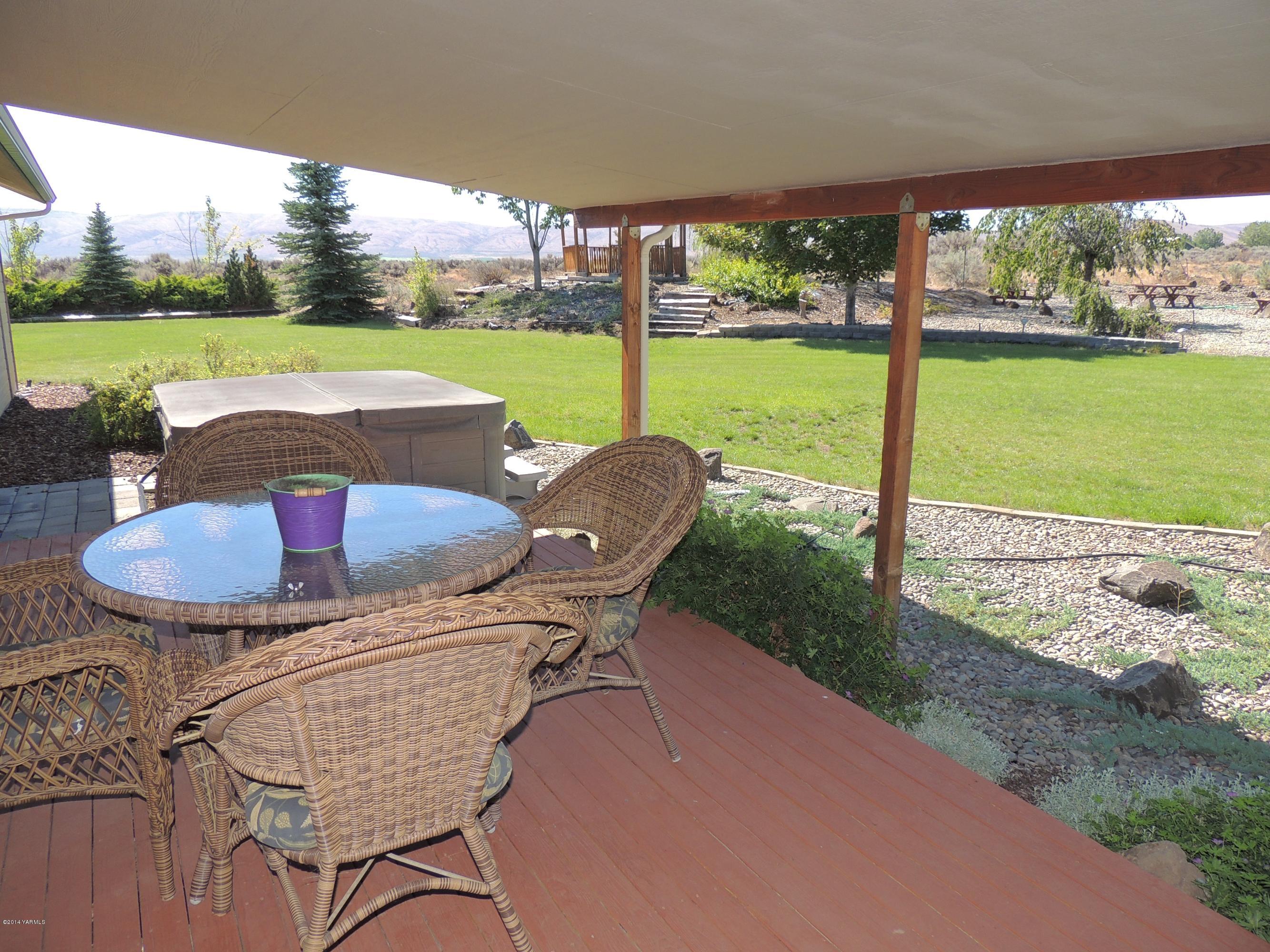 270 Red Tail Road Yakima, WA 98908 - Photo 69 of 69 a view of a patio with a table chairs and a table