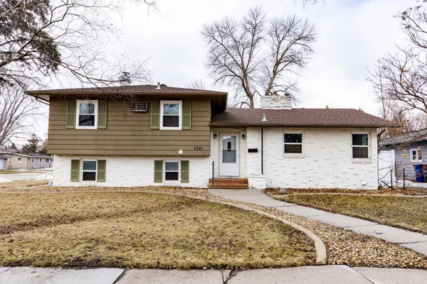$250,000 | 1721 16th Street South, Moorhead, MN 56560
