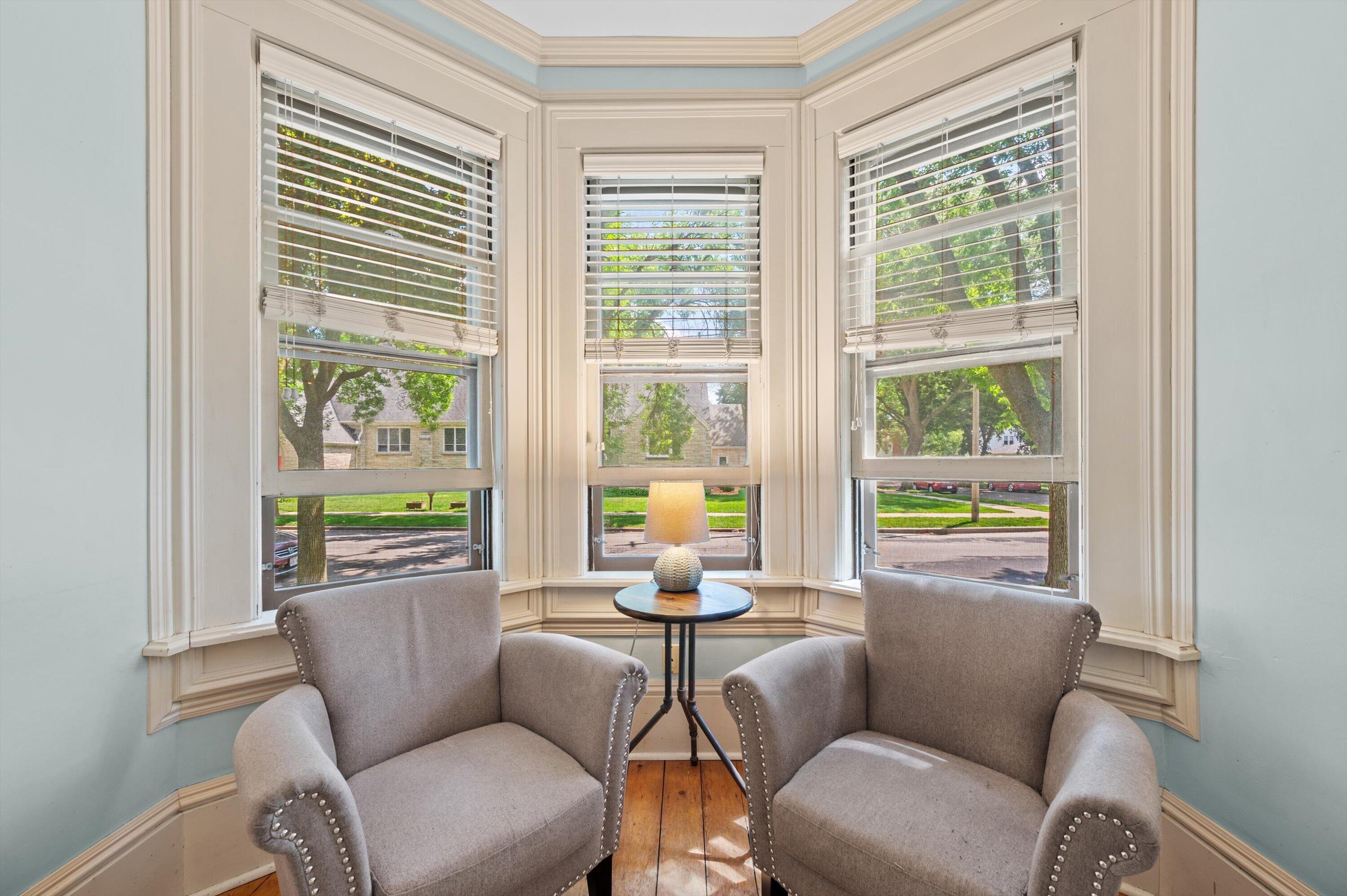 3174 South Herman Street Milwaukee, WI 53207 - Photo 8 of 25 Sitting area