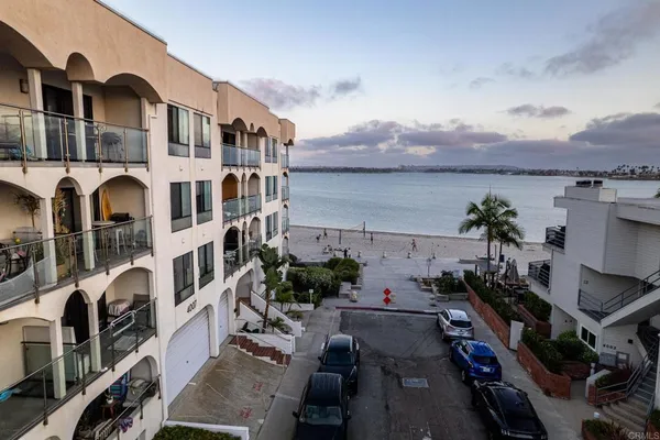 $999,000 | 4007 Everts Street, Unit 4D, San Diego, CA 92109