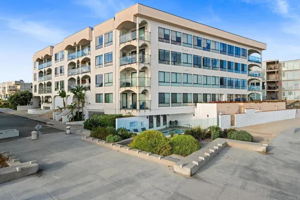 $999,000 | 4007 Everts Street, Unit 4D, San Diego, CA 92109