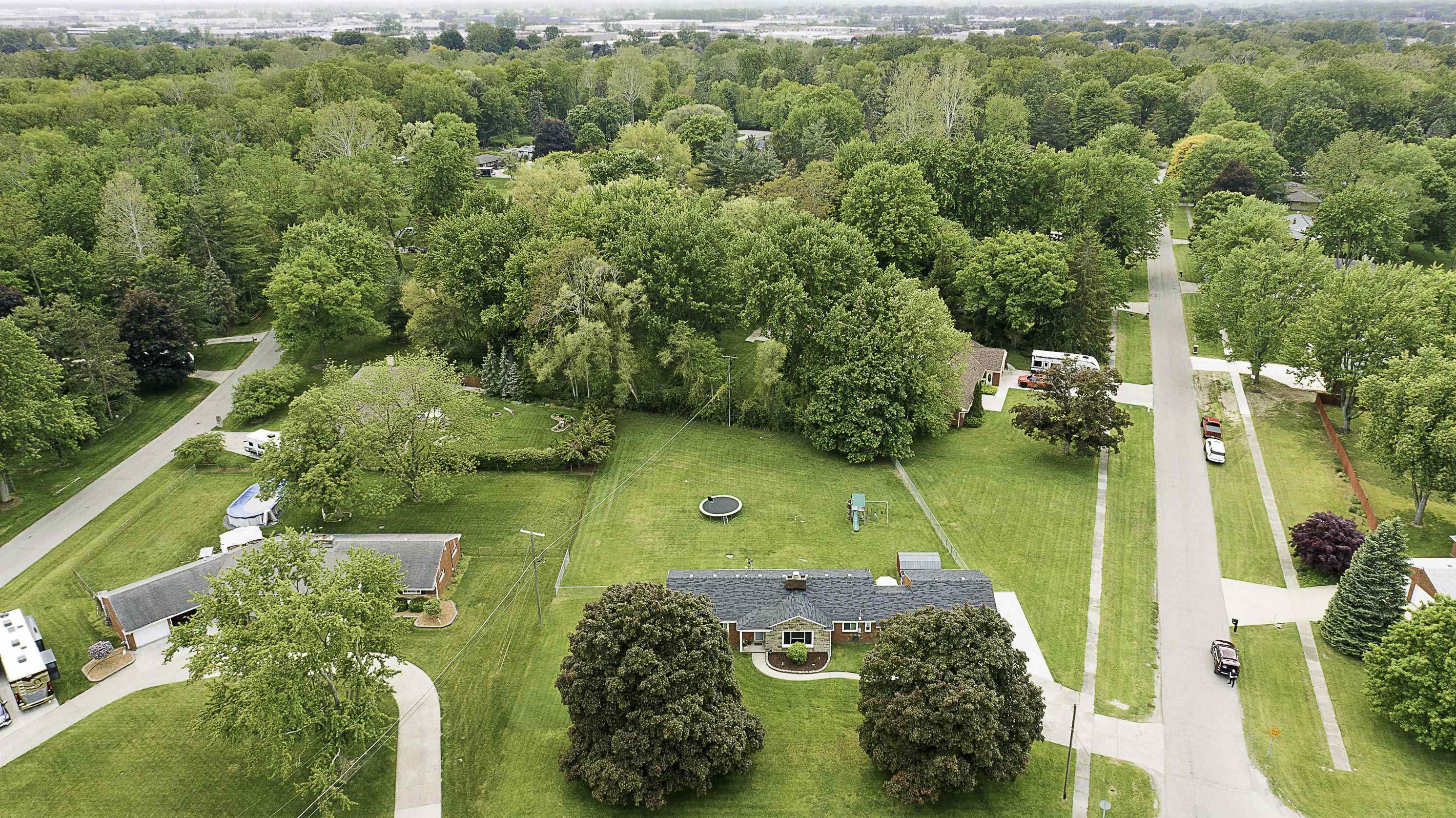 11038 Clinton River Road Sterling Heights, MI 48314 - Photo 4 of 46 50110219-3.JPG