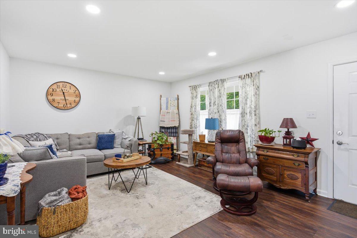 505 Maryland Avenue Ridgely, MD 21660 - Photo 6 of 23 14-Living Room