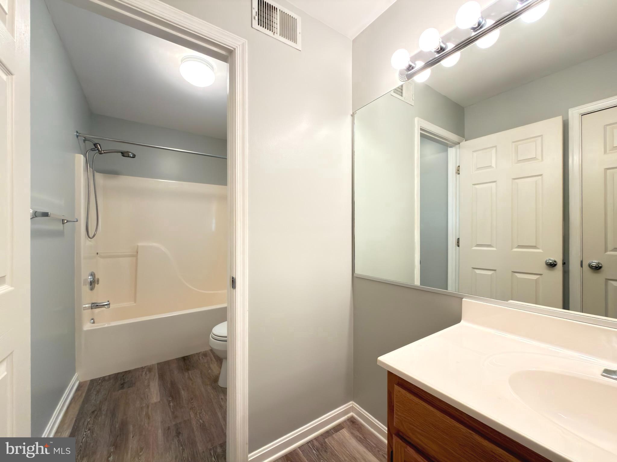 3885 Millers Station Road Manchester, MD 21102 - Photo 18 of 24 Hallway Full Bathroom