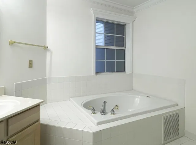 $3,100 | 42 Heatherwood Lane, Bedminster, NJ 07921