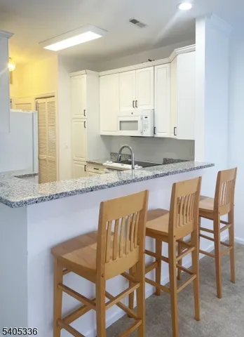 $3,100 | 42 Heatherwood Lane, Bedminster, NJ 07921