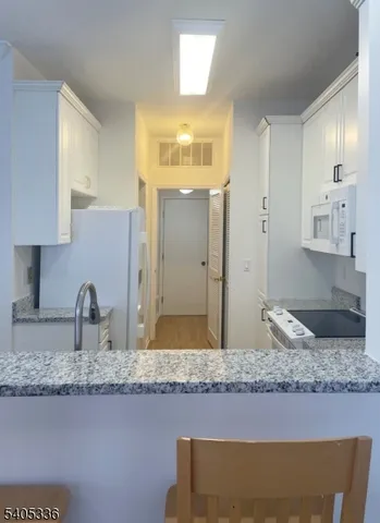 $3,100 | 42 Heatherwood Lane, Bedminster, NJ 07921