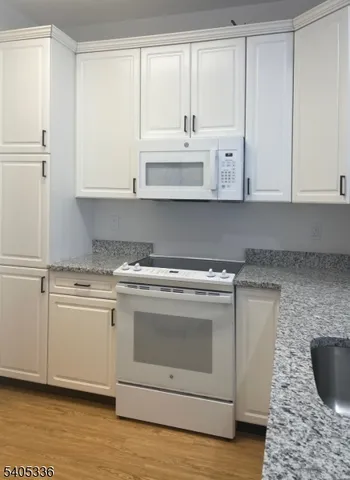 $3,100 | 42 Heatherwood Lane, Bedminster, NJ 07921