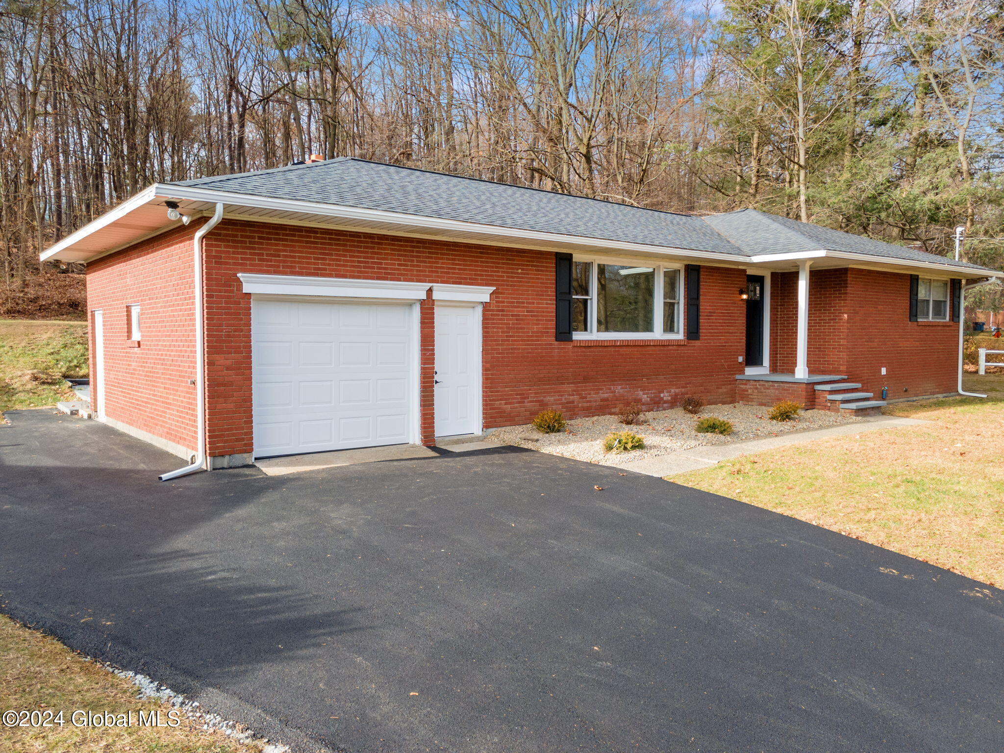18 Denison Road Colonie, NY 12309 - Photo 34 of 42 35-18DenisonRd_35