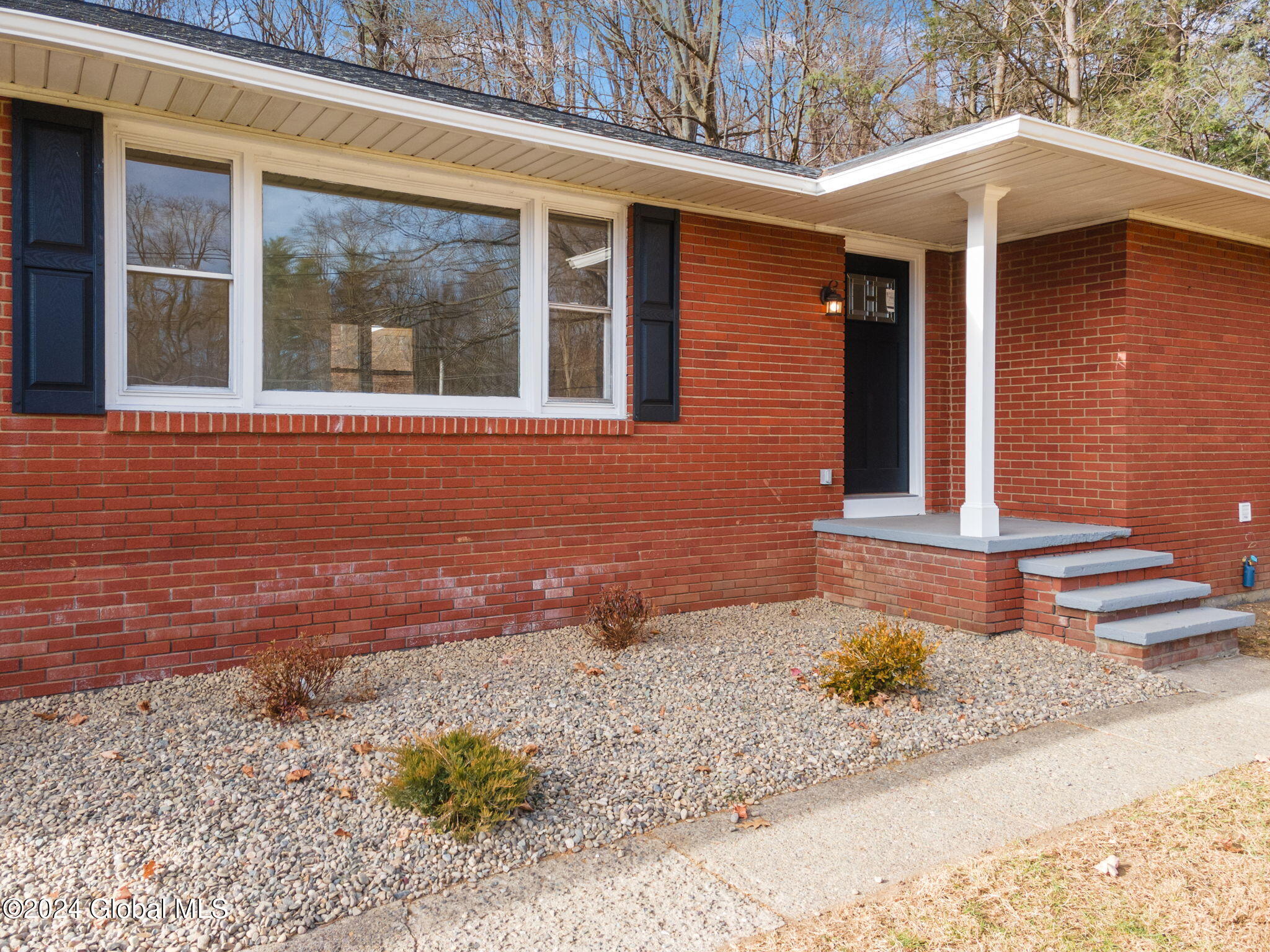 18 Denison Road Colonie, NY 12309 - Photo 4 of 42 4-18DenisonRd_04