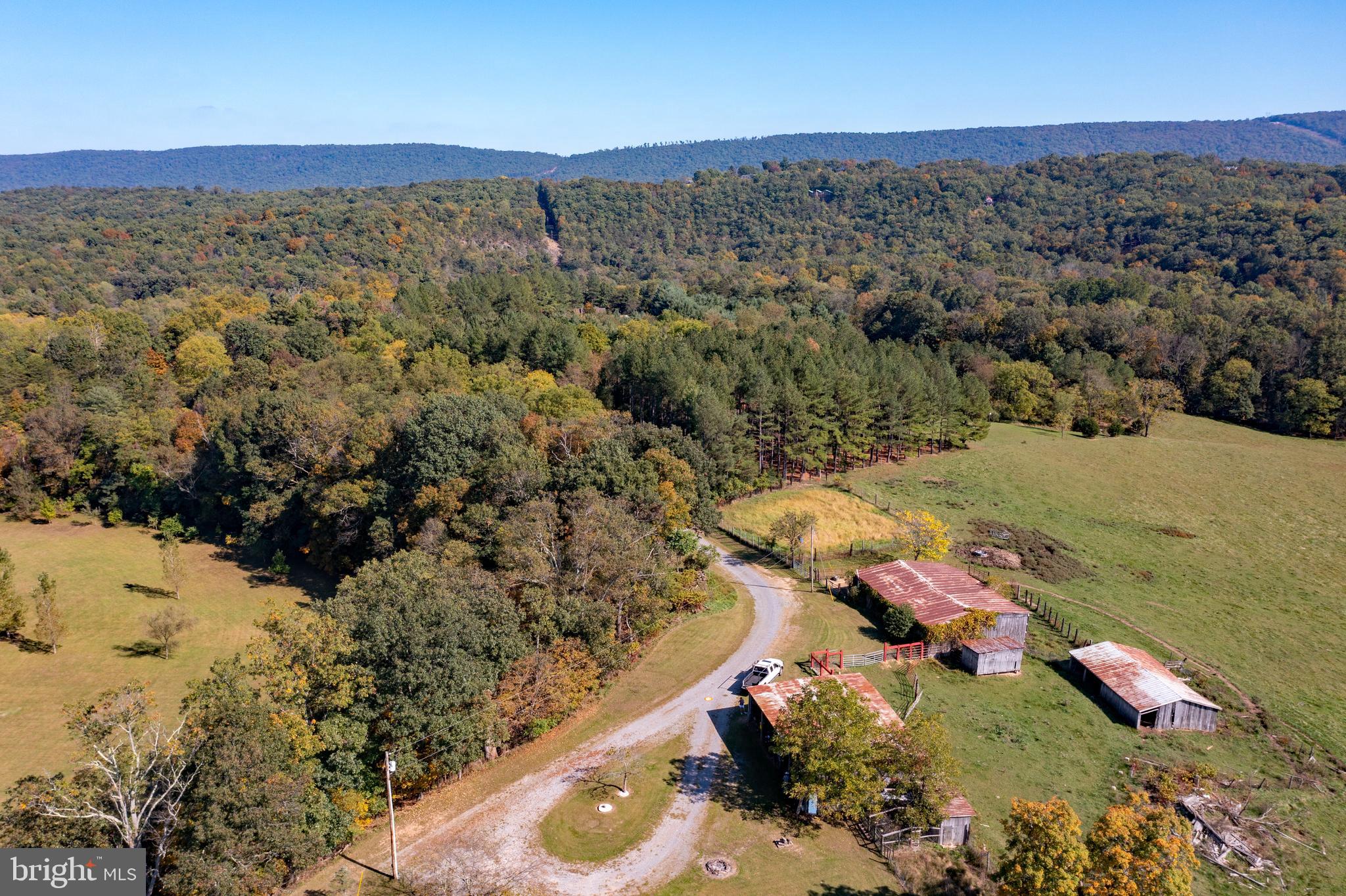 4942 Johnsons Mill Road Berkeley Springs, WV 25411 - Photo 25 of 99 Circle driveway