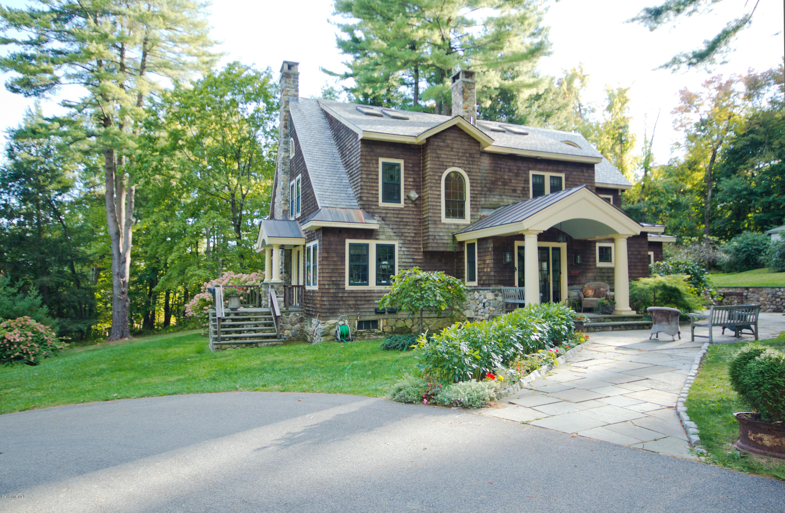 9 Lake Ave
