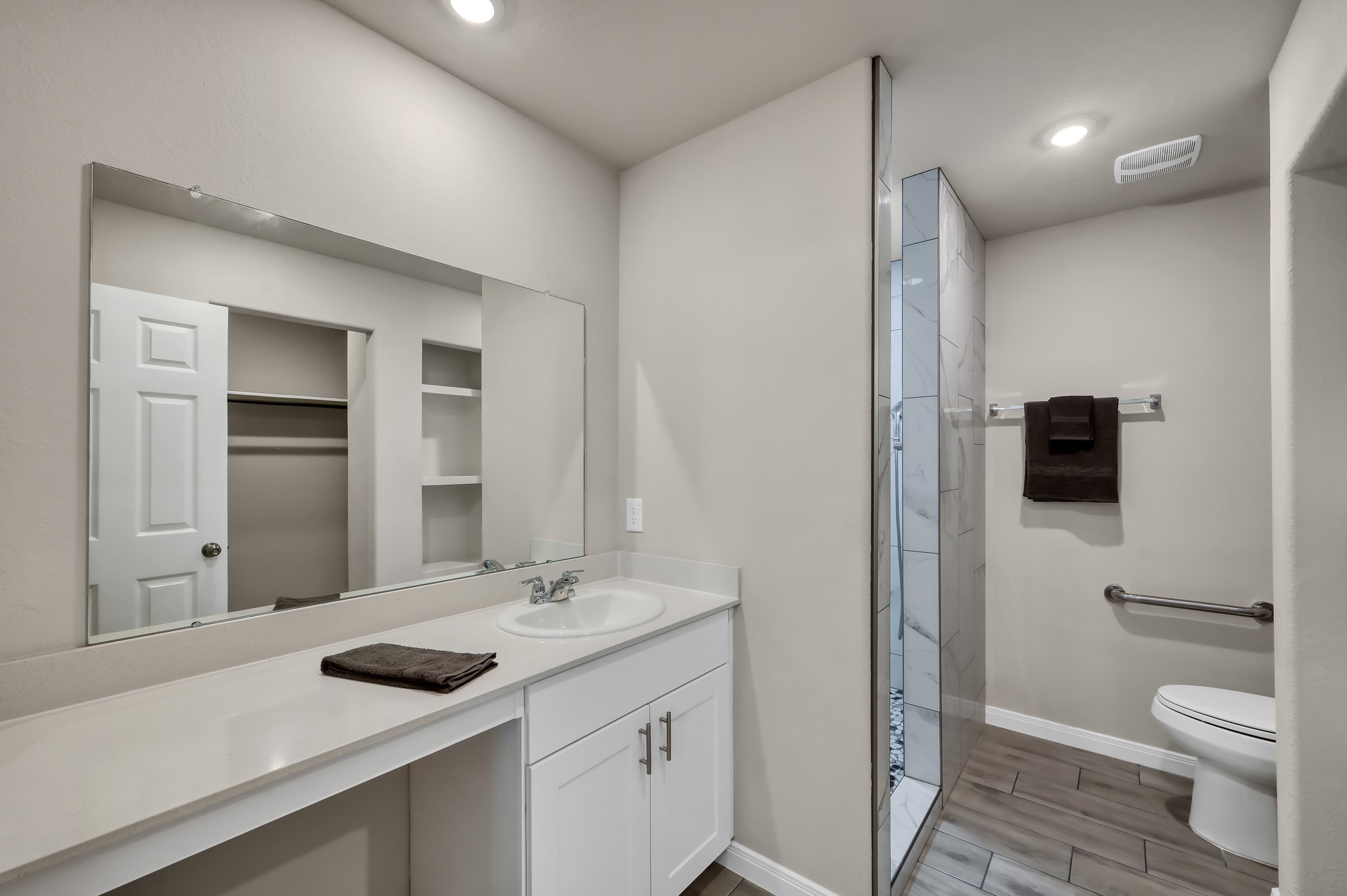 514 Dalloway Street Conroe, TX 77316 - Photo 13 of 27 Primary suite