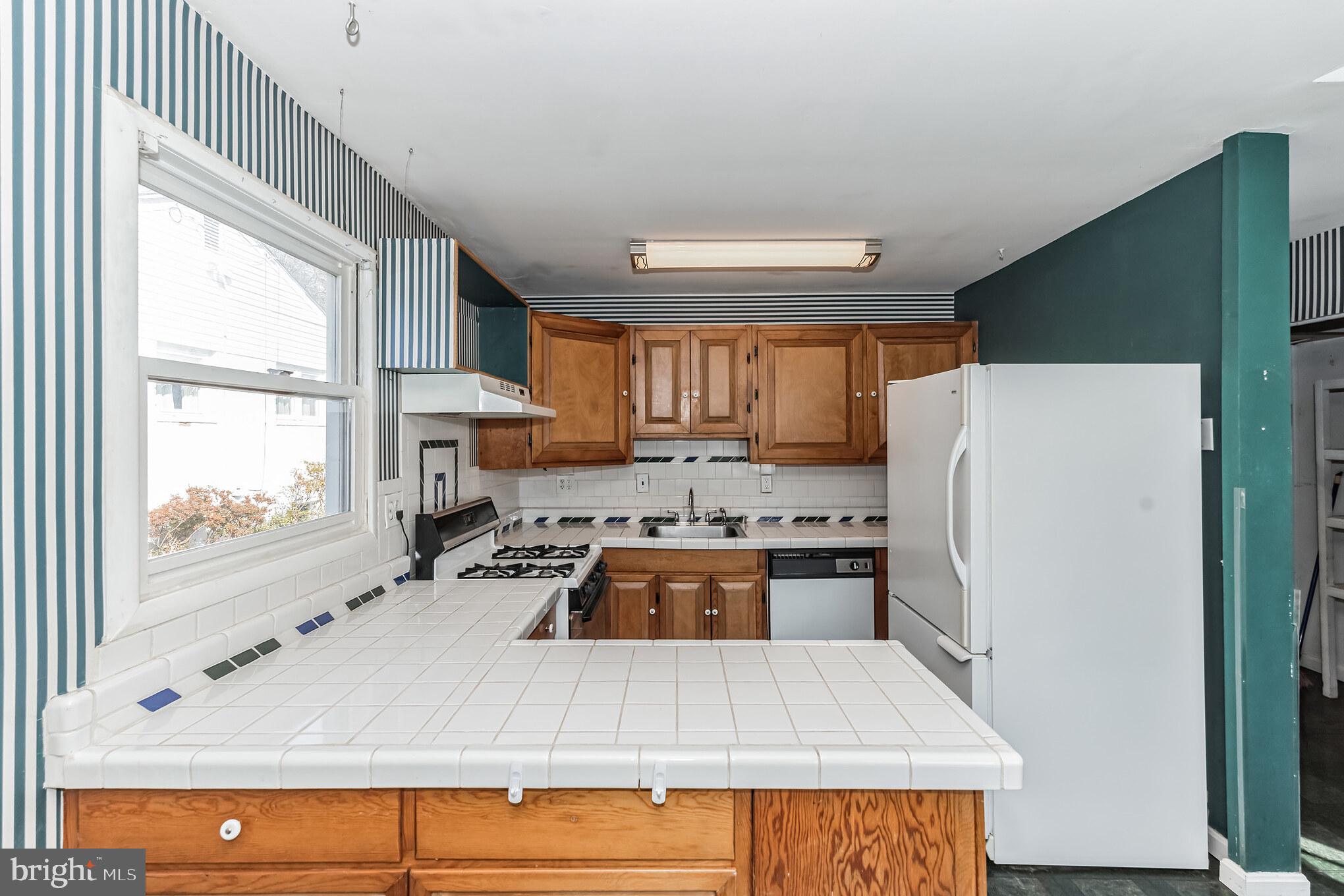 12812 Holdridge Road Silver Spring, MD 20906 - Photo 7 of 30 Spacious kitchen