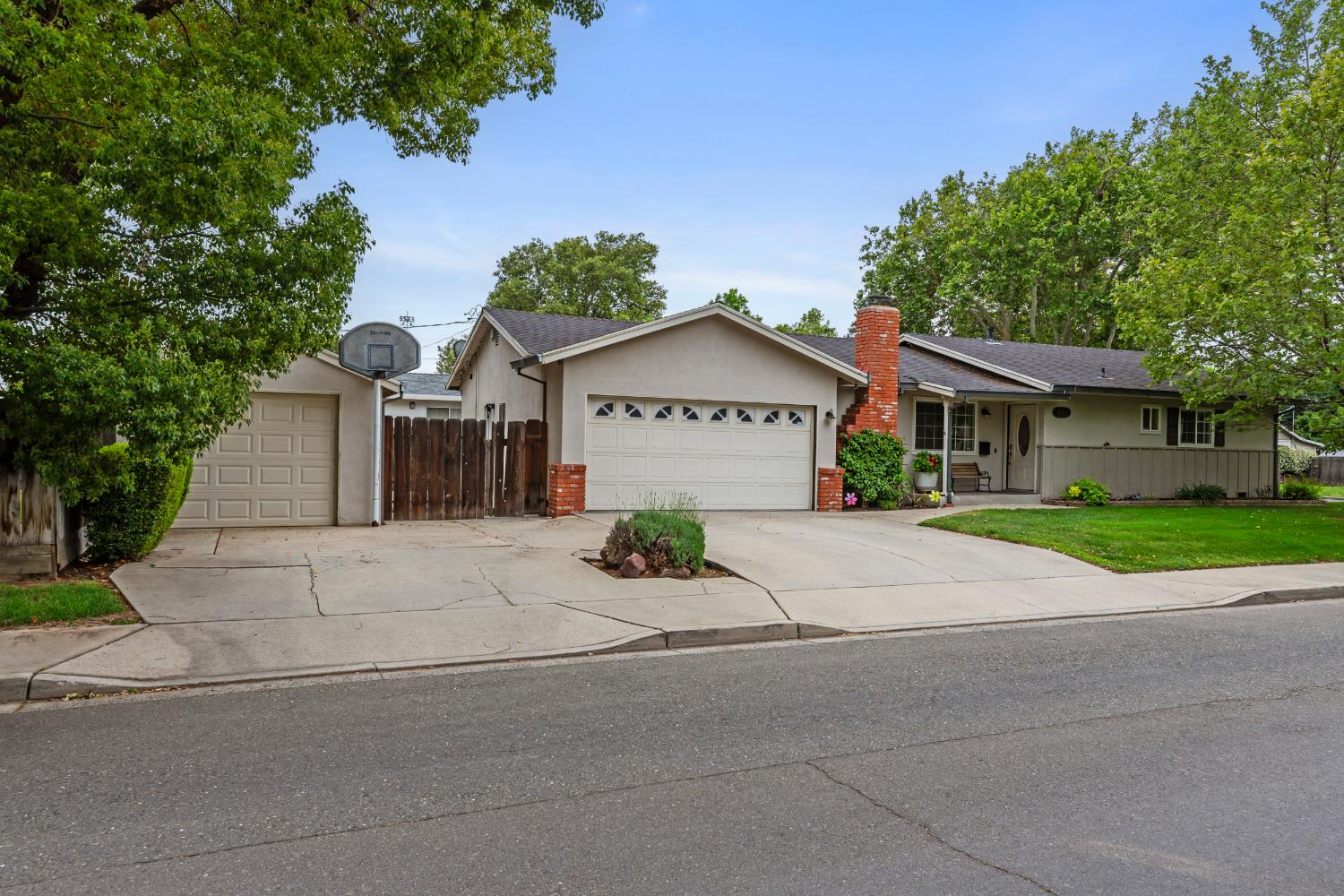 550 Bell Street Turlock, CA 95380 - Photo 36 of 36 a view of a white house with a large tree and plants