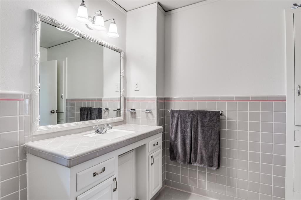 7242 Alexander Drive Dallas, TX 75214 - Photo 19 of 26