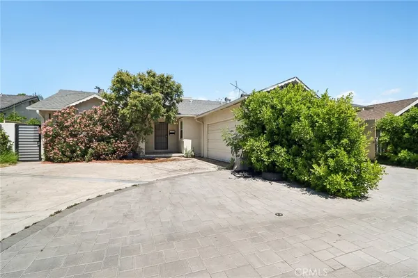 a view of a house with a yard and garage