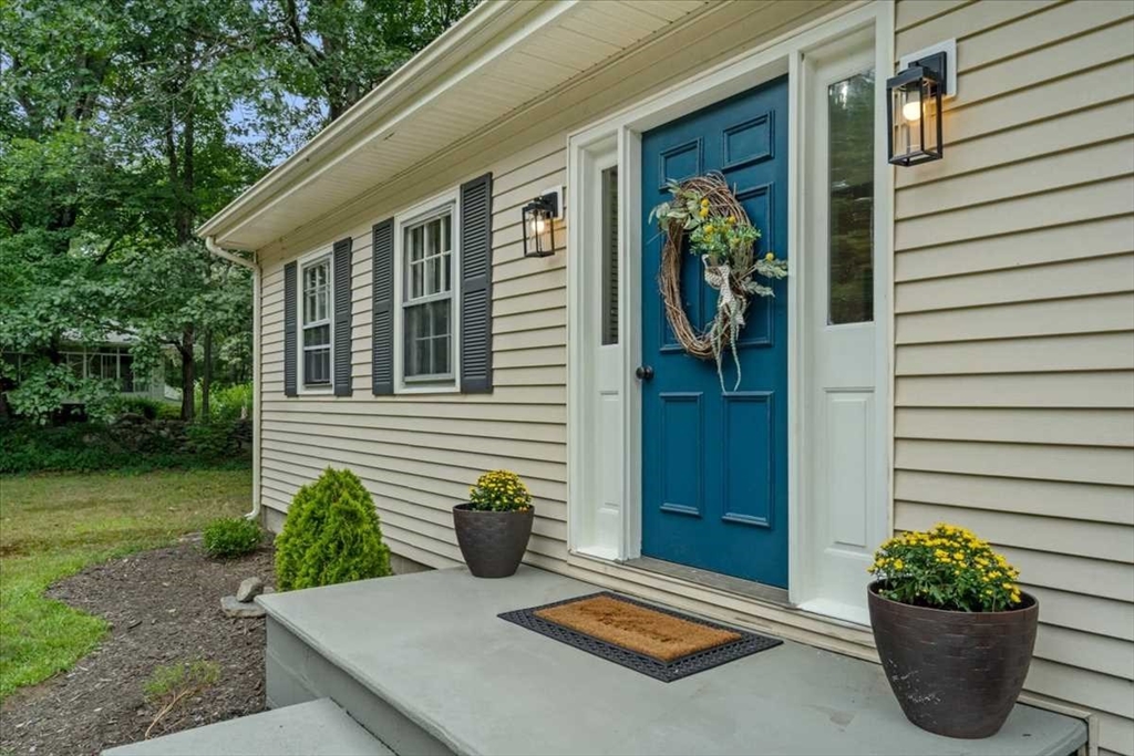 822 Hardwick Road Hardwick, MA 01037 - Photo 4 of 31