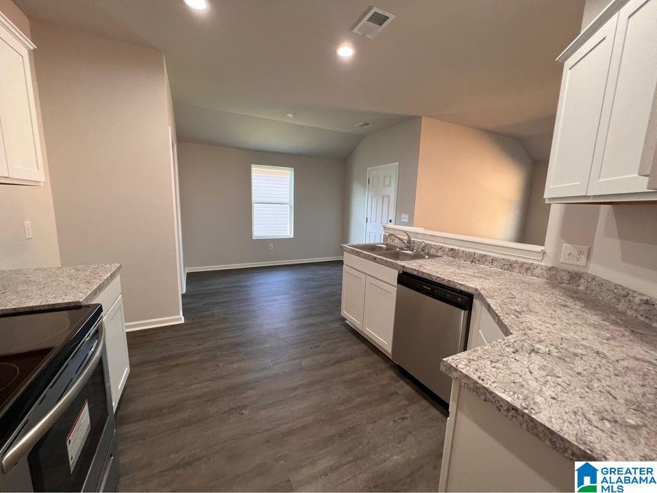 405 Antler Way Lincoln, AL 35096 - Photo 3 of 16