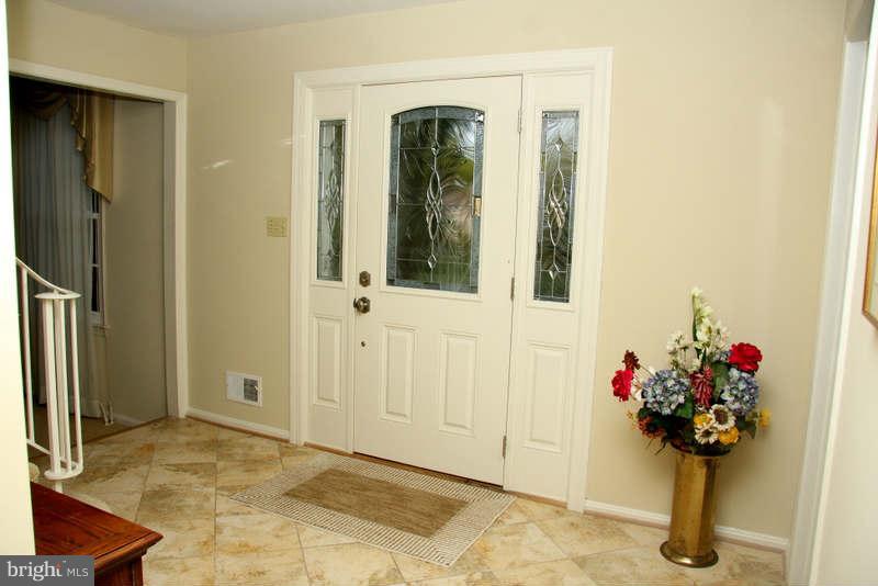 5263 Lewisham Road Fairfax, VA 22030 - Photo 23 of 26 Interior (General)