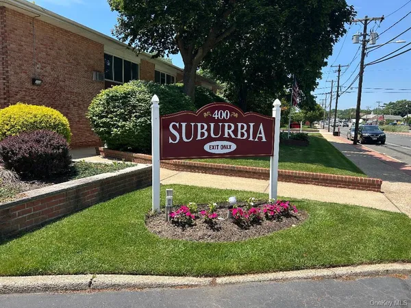 $275,000 | 400 Fulton Street, Unit D 8, Farmingdale, NY 11735