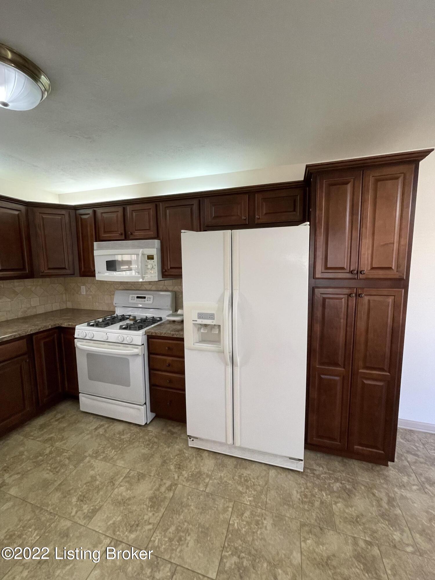 8611 Moody Road Louisville, KY 40219 - Photo 11 of 26 Eat in Kitchen