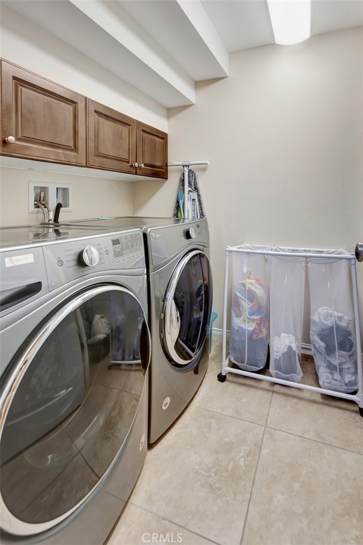 67 Hanging Garden Irvine, CA 92620 - Photo 19 of 23 a utility room with dryer and washer