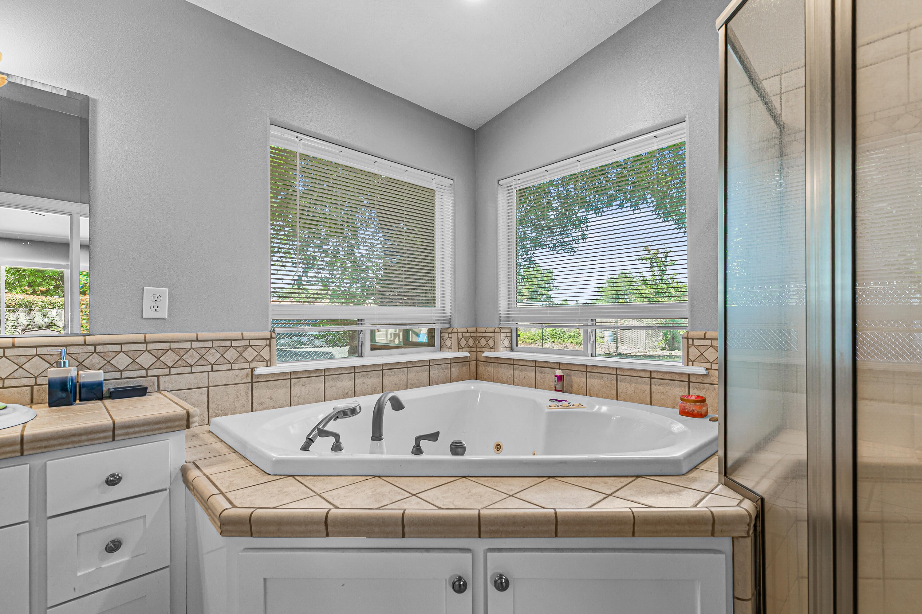 2631 Delta Waters Road Medford, OR 97504 - Photo 17 of 33 9R9A7168