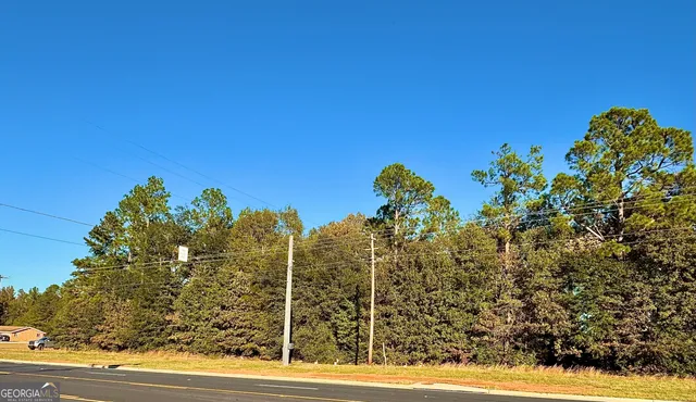 a view of a bunch of plants and houses