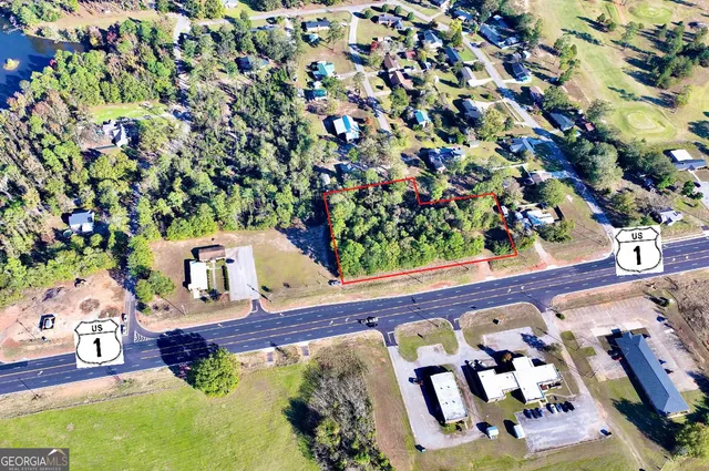 a picture of a table with chairs in front of it