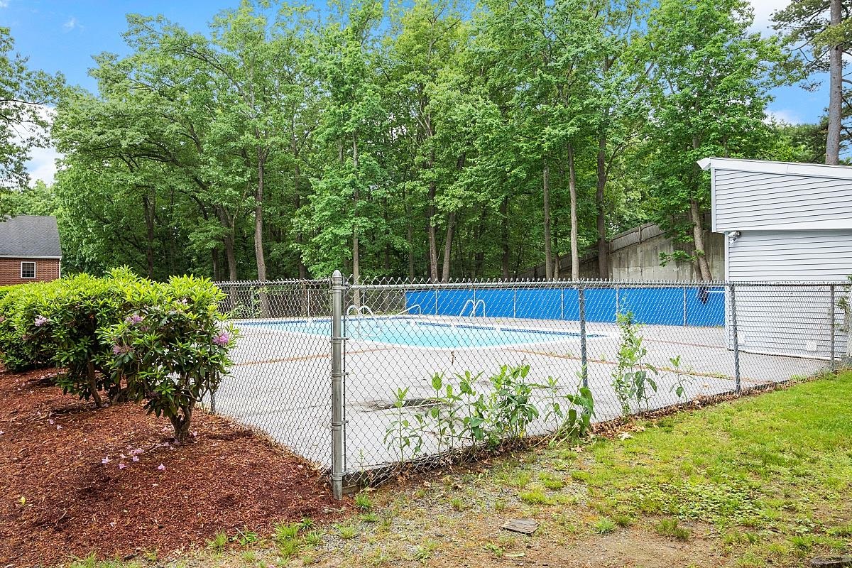 7 Louisburg Square, Unit 2 Nashua, NH 03060 - Photo 5 of 7