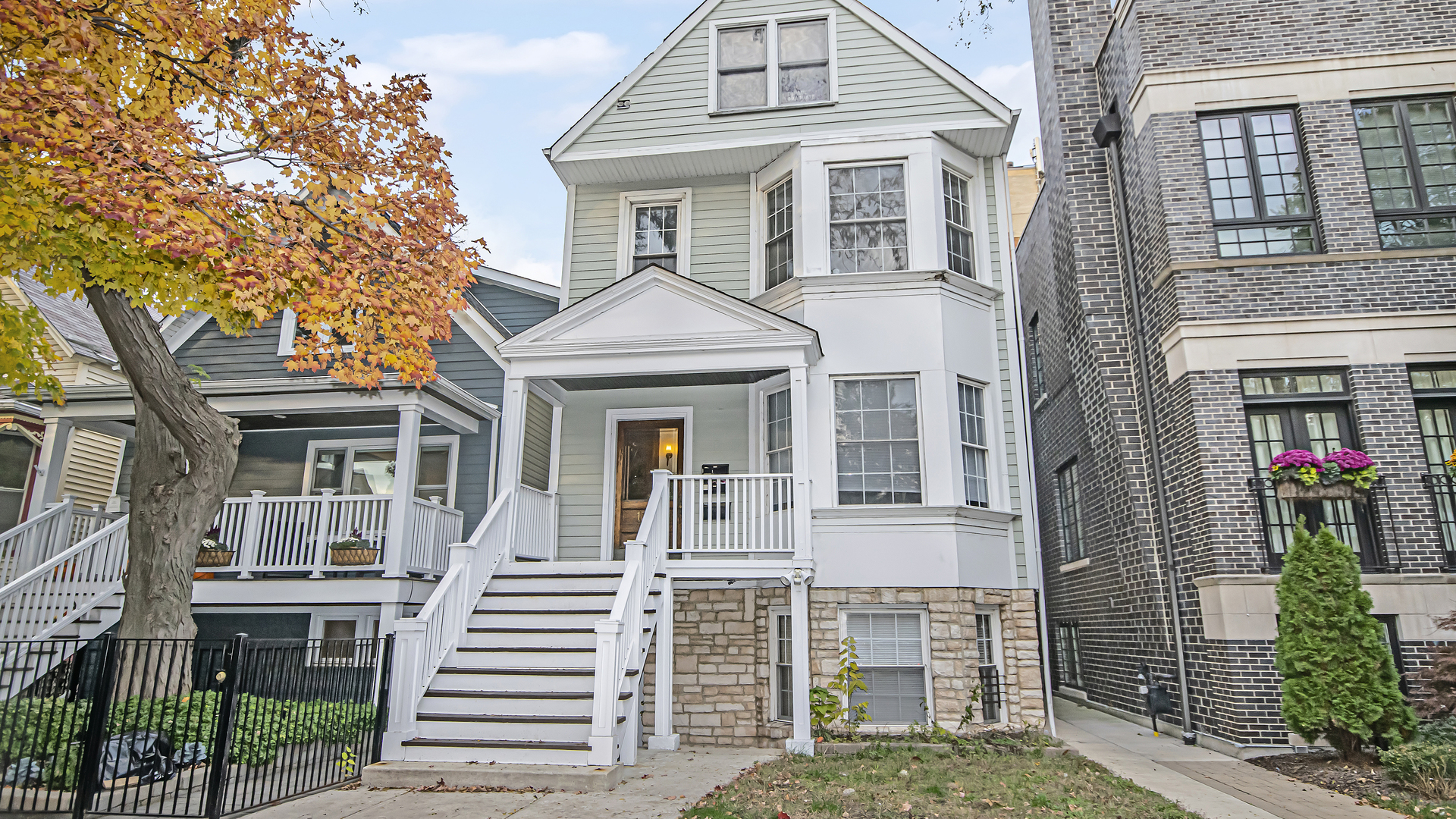 1308 West Byron Street, Unit G Chicago, IL 60613 - Photo 1 of 15 front view of a house