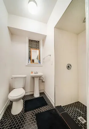 $1,895 | 1308 West Byron Street, Unit G, Chicago, IL 60613