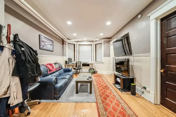 $1,895 | 1308 West Byron Street, Unit G, Chicago, IL 60613