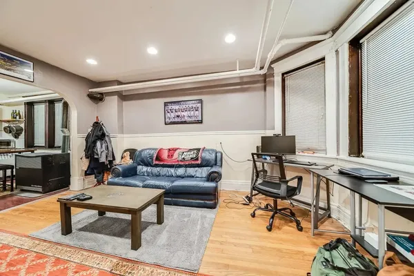 $1,895 | 1308 West Byron Street, Unit G, Chicago, IL 60613