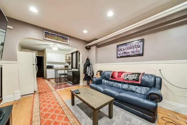 $1,895 | 1308 West Byron Street, Unit G, Chicago, IL 60613